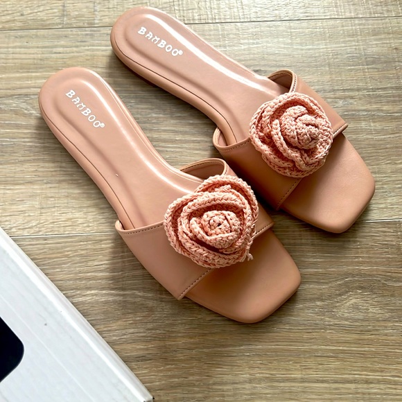 Bamboo pink slides size 8 1/2 - Picture 1 of 3